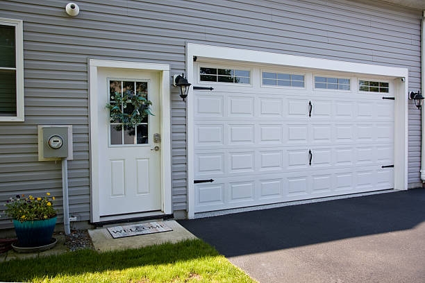 24/7 Emergency Garage Door Panel Replacement experts in Bay County County, MI